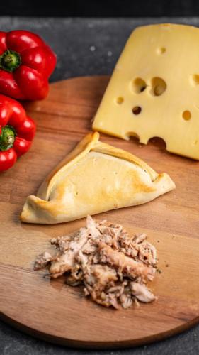 Pollo Queso - $3.300